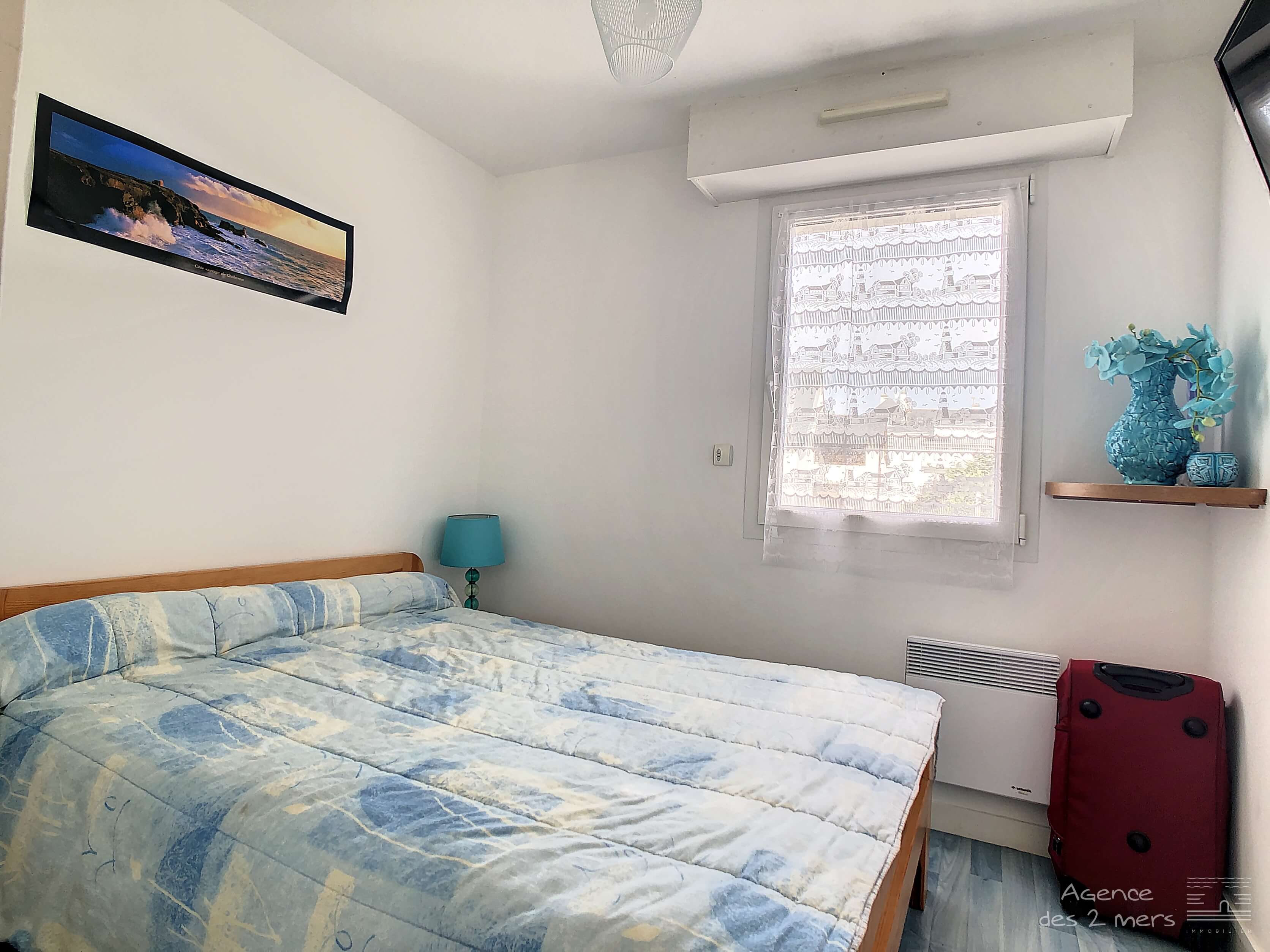 Appartement dans résidence face à la Grande Plage, à proximité immédiate du centre-ville - QUIBERON - 18_chambre-1